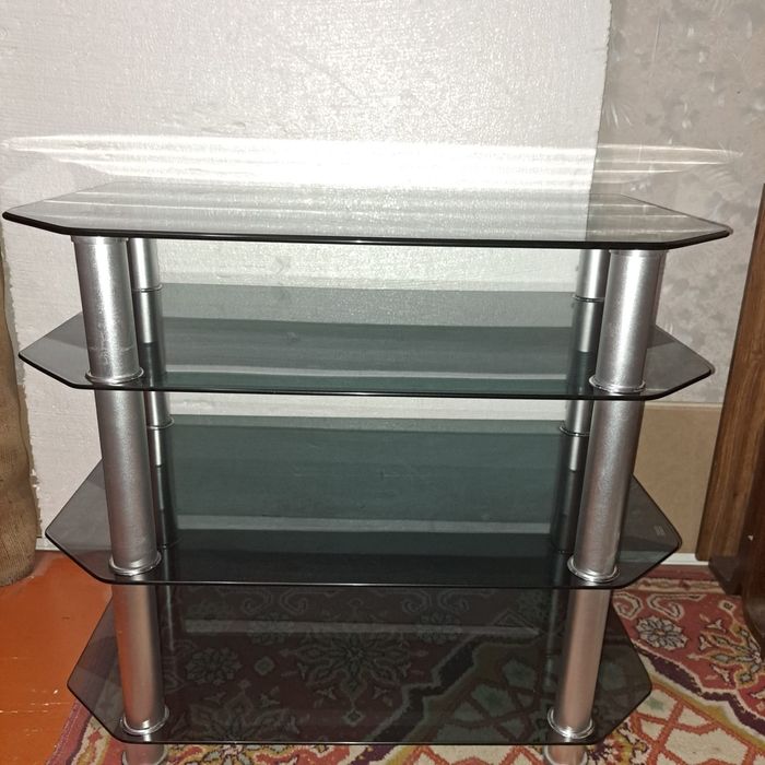 Продаётся тумбочка стеклянная