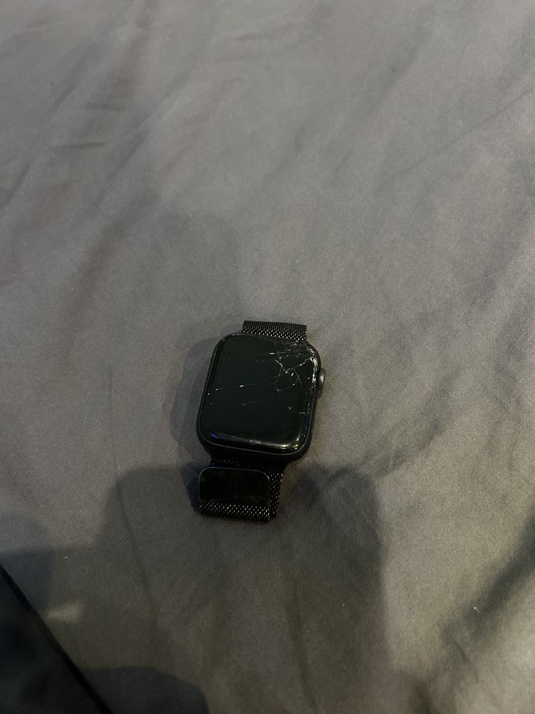 Продавам Apple Watch Series 6 – 50mm