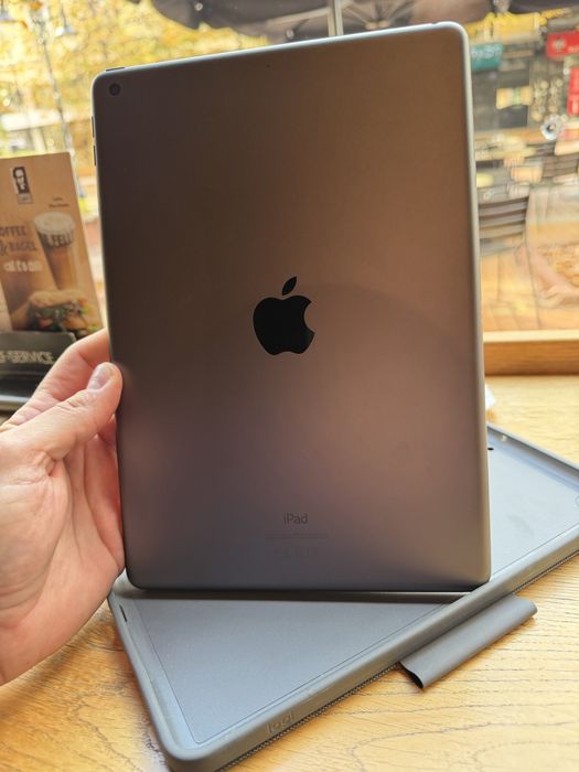Продавам ipad 8 генерация 32 gb