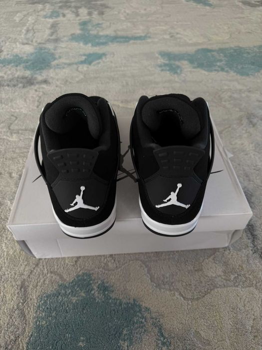 Air Jordan Retro 4 White Thunder