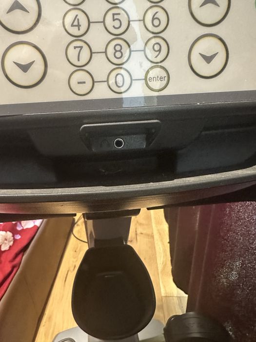 Bicicletă fitness Matrix TX5 recumbent – cu TV și multiple funcții