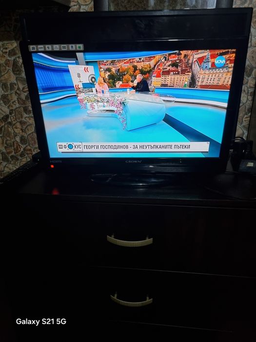 телевизор crown 22 инча