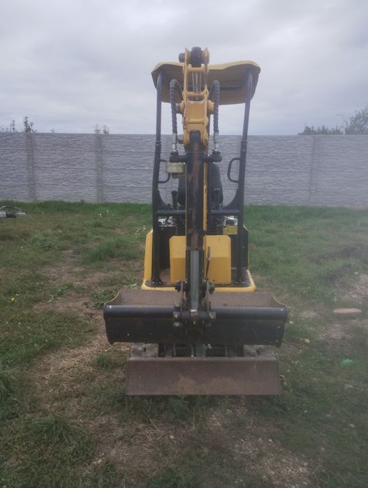 Vând sau schimb mini excavator