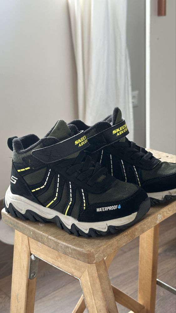 Водоустойчиви боти Sketchers