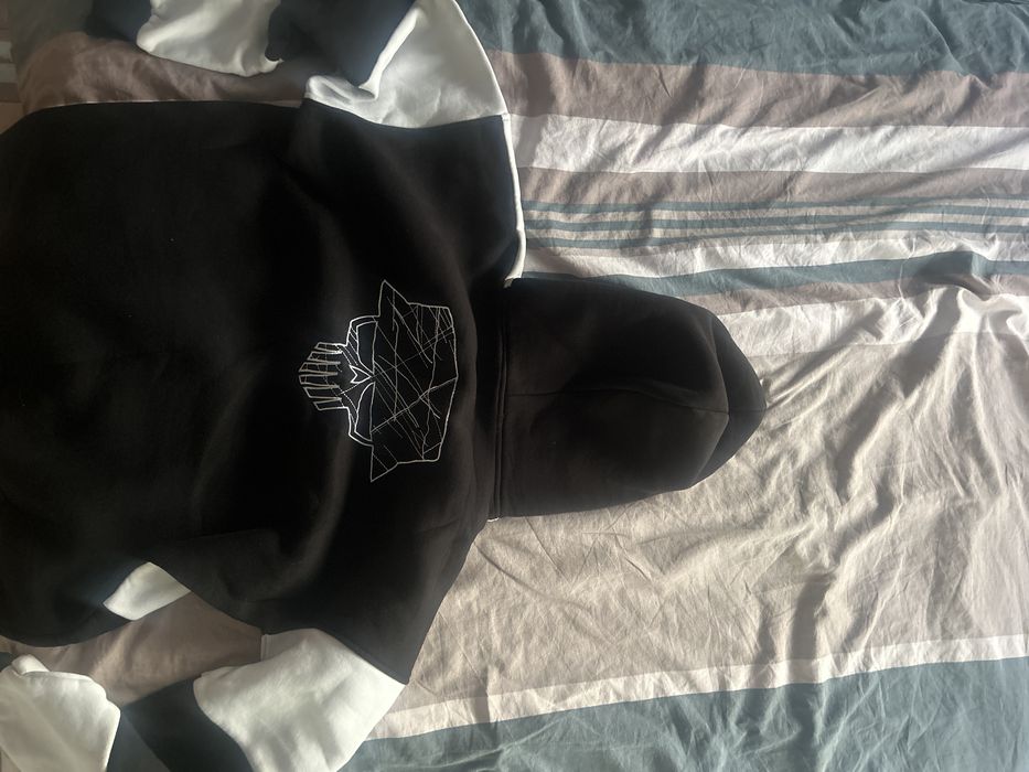 Продавам три чифта обувки на найк и комплект на murdaboyz