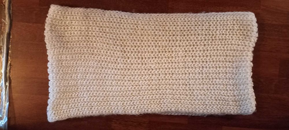 Шарф-шапка (снуд), женская. В отличном состоянии. Недорого!