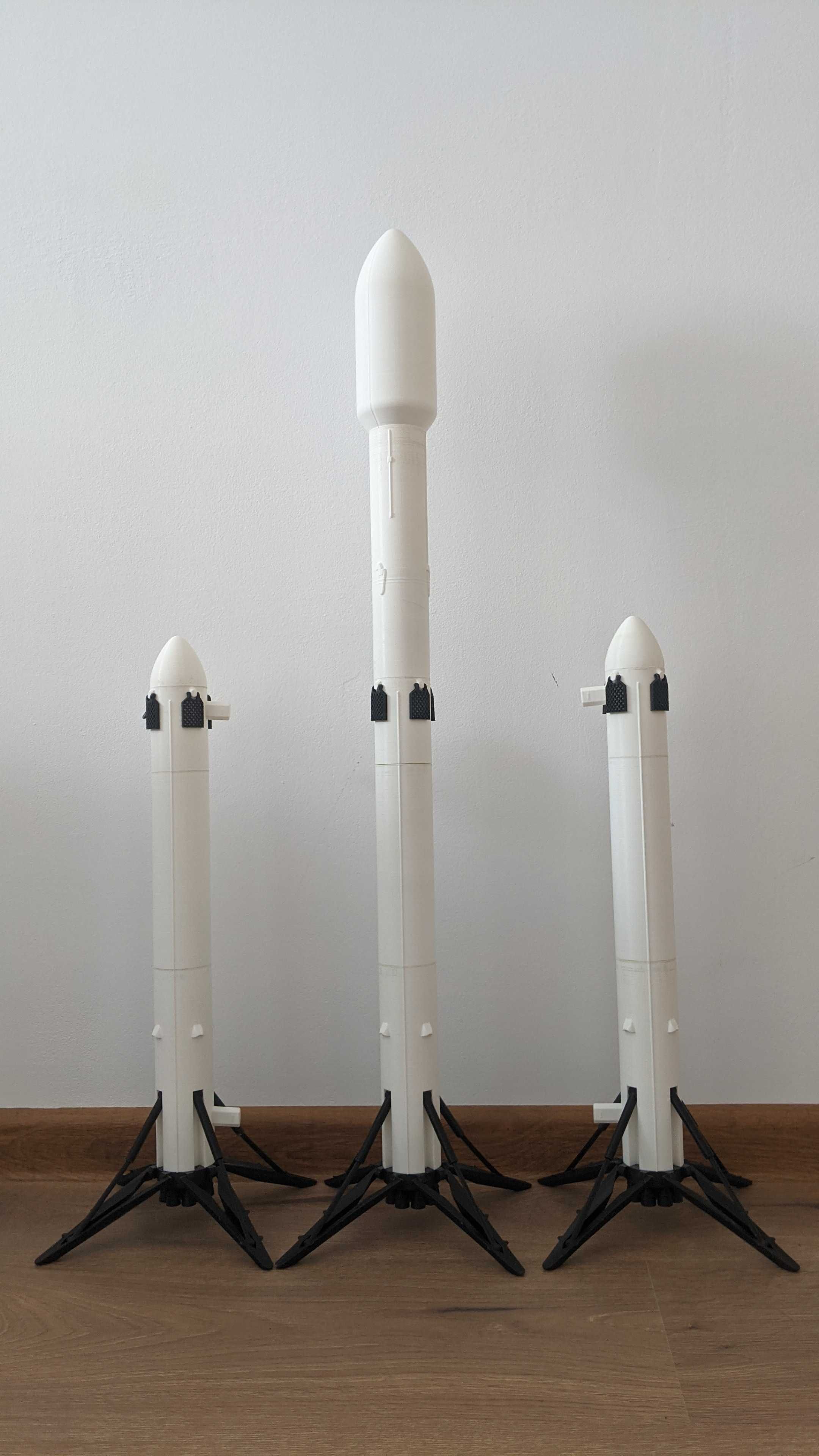 3D Printed SpaceX Falcon Heavy Scale Model