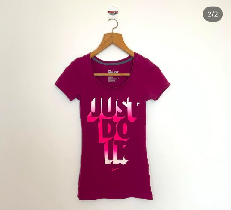 Дамска тениска “Nike”