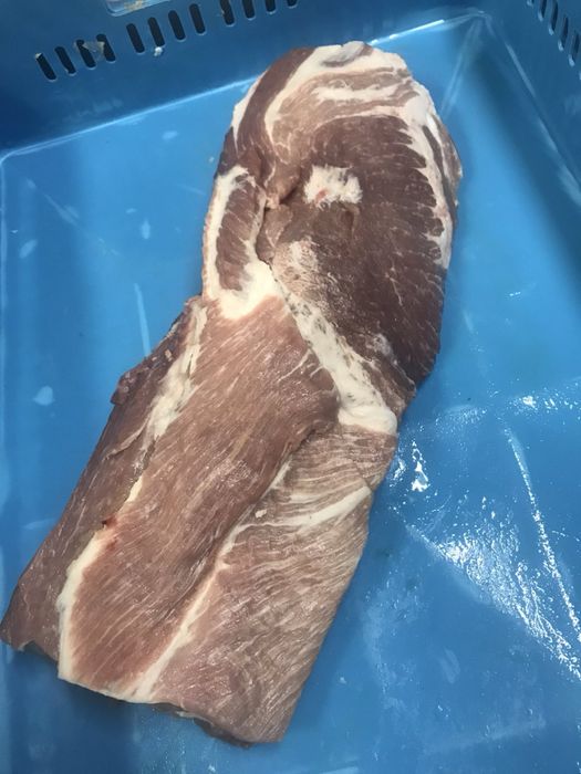 Свинско трупно месо и Пърлена свинска кожа от български прасета