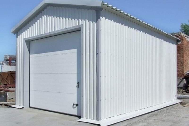 Garaj pe structura metalica 4 x 6.1m