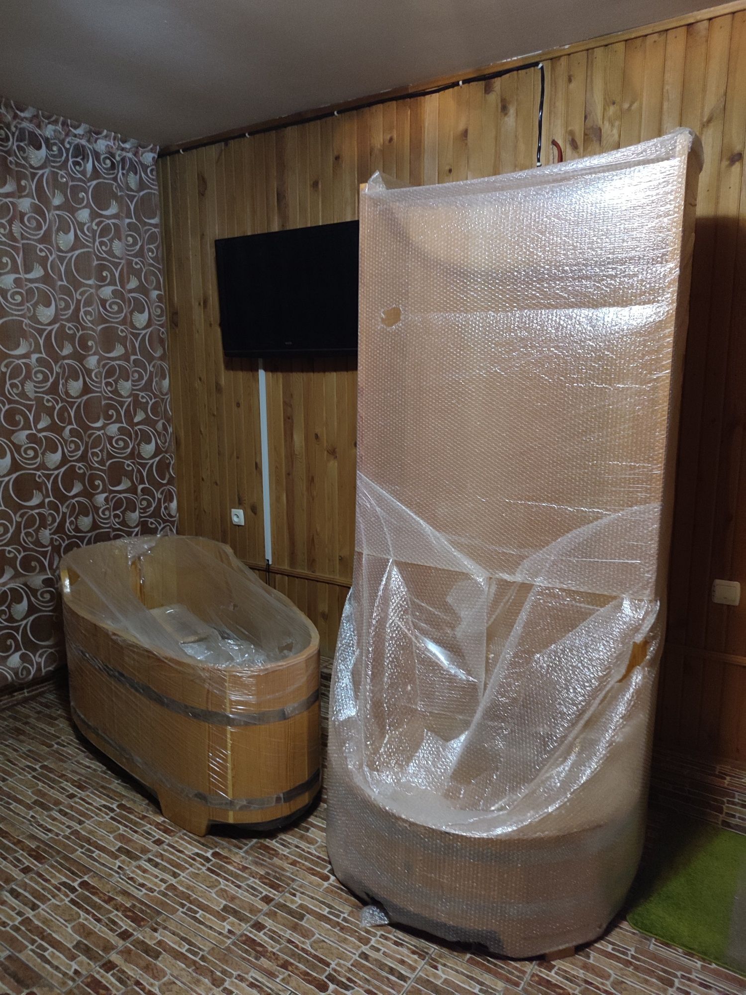 Деревянные ванна и душевая кабина из лиственницы