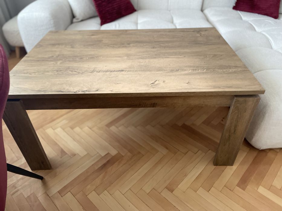 Дървена холна маса