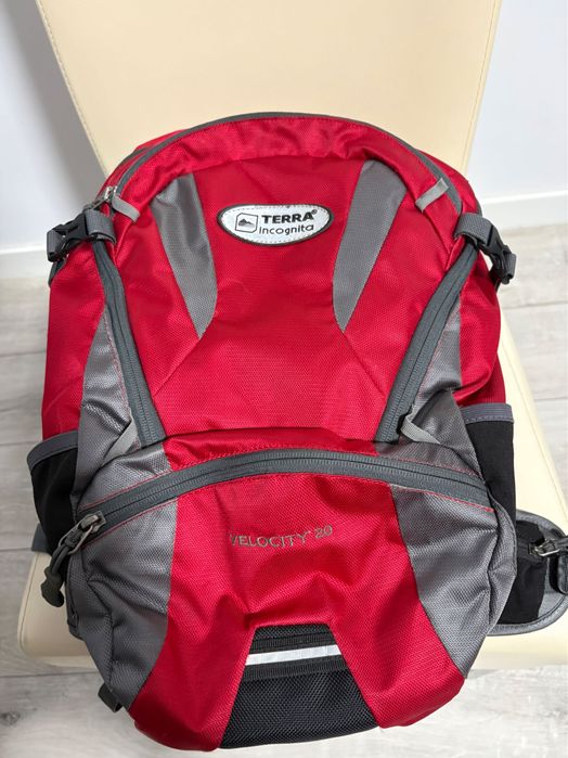 Vând rucsac Terra Incognita Velocity 20 ciclism/drumeții.