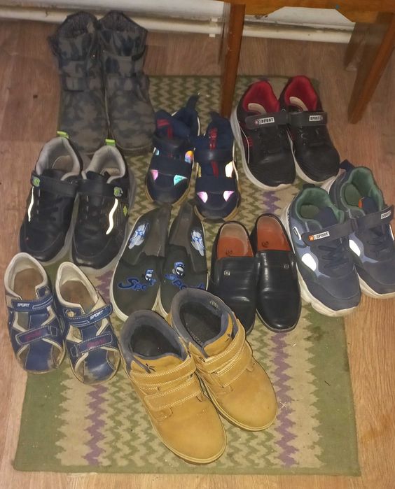 Продам обувь на мальчика б/у