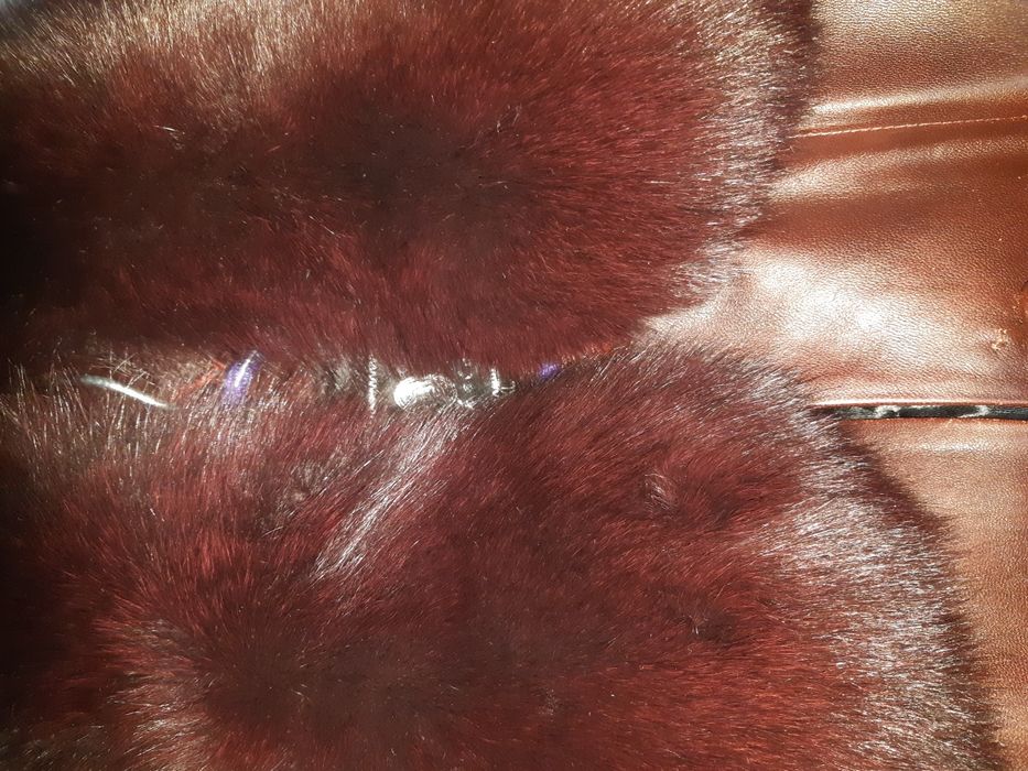 Кожанное зимнее пальто  и шапка