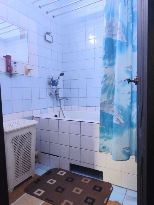 Срочно  продаётся трех конатная квартира