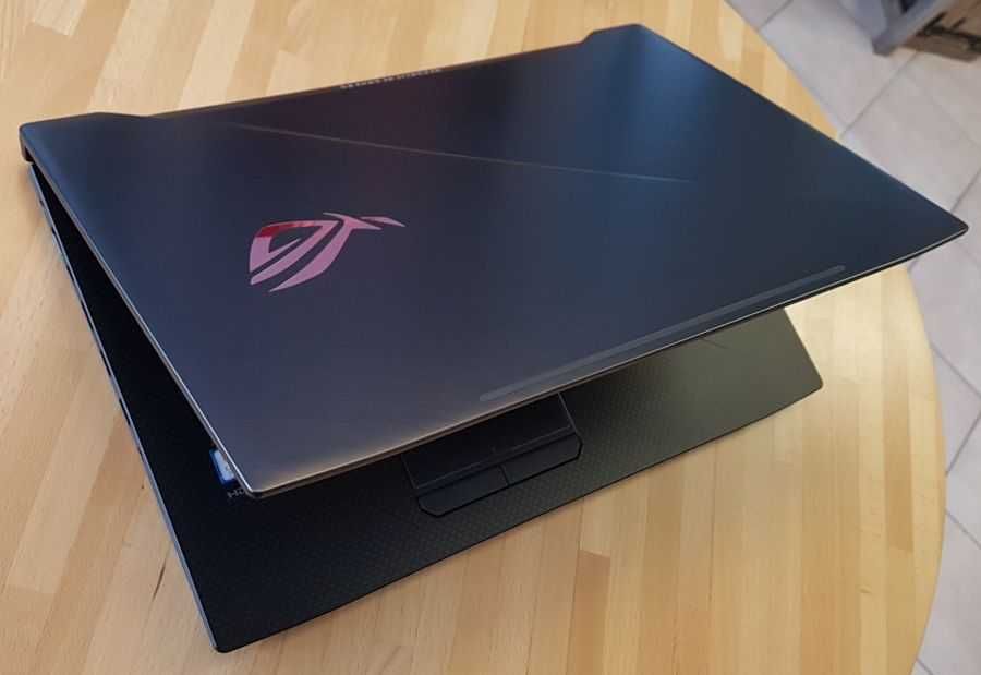 Asus ROG Strix GL703G Scar edition 17.3" Intel i7-8750H GTX1070