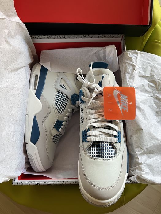 Air Jordan 4 Retro Military Blue