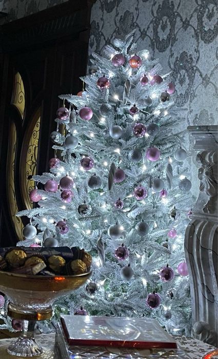 Версальская снежная елка