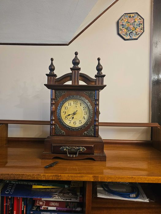 Ceas decorativ deosebit de frumos