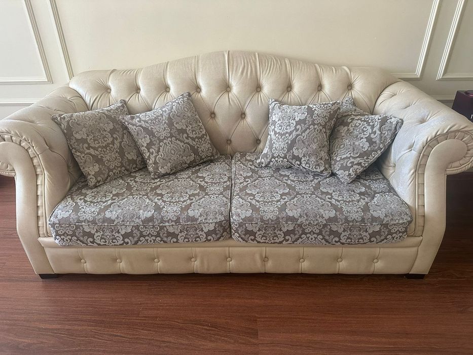 Продам диван с двумя креслами