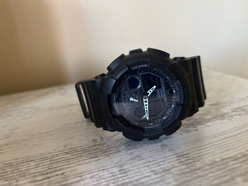 Часовник Casio G-Shock с гаранция!Като нов!