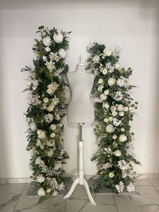 Vând arcadă florală si bust manechin