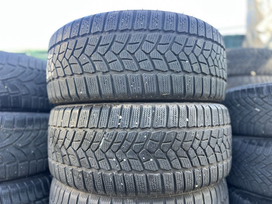 Зимни гуми 225/45/17 ,8мм грайфер с борд- 2 броя Firestone DOT19