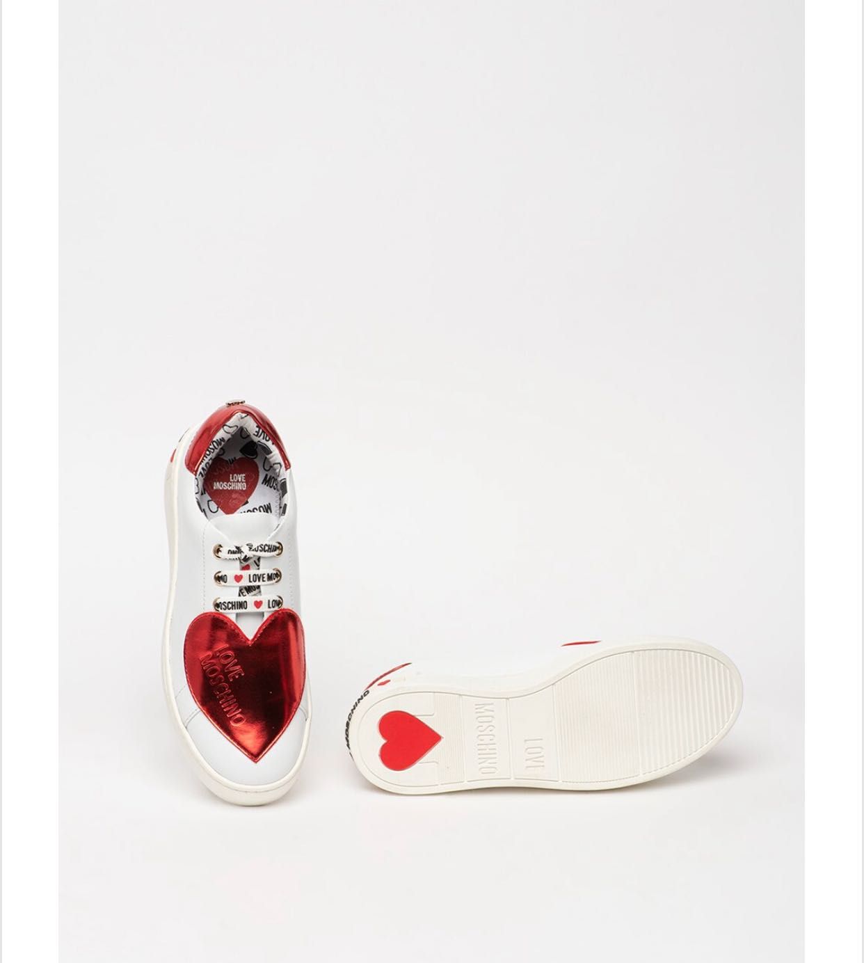 Love Moschino, Кожени спортни обувки със сърцевидна апликация, Бял