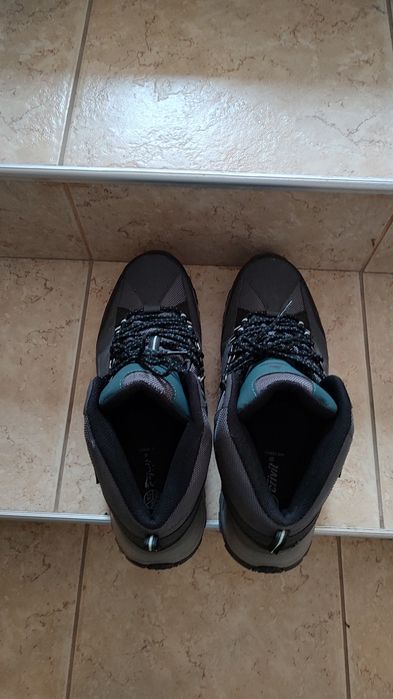 Туристически зимни обувки номер 46