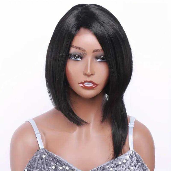 Асиметрична черна къса боб перука на път на една страна