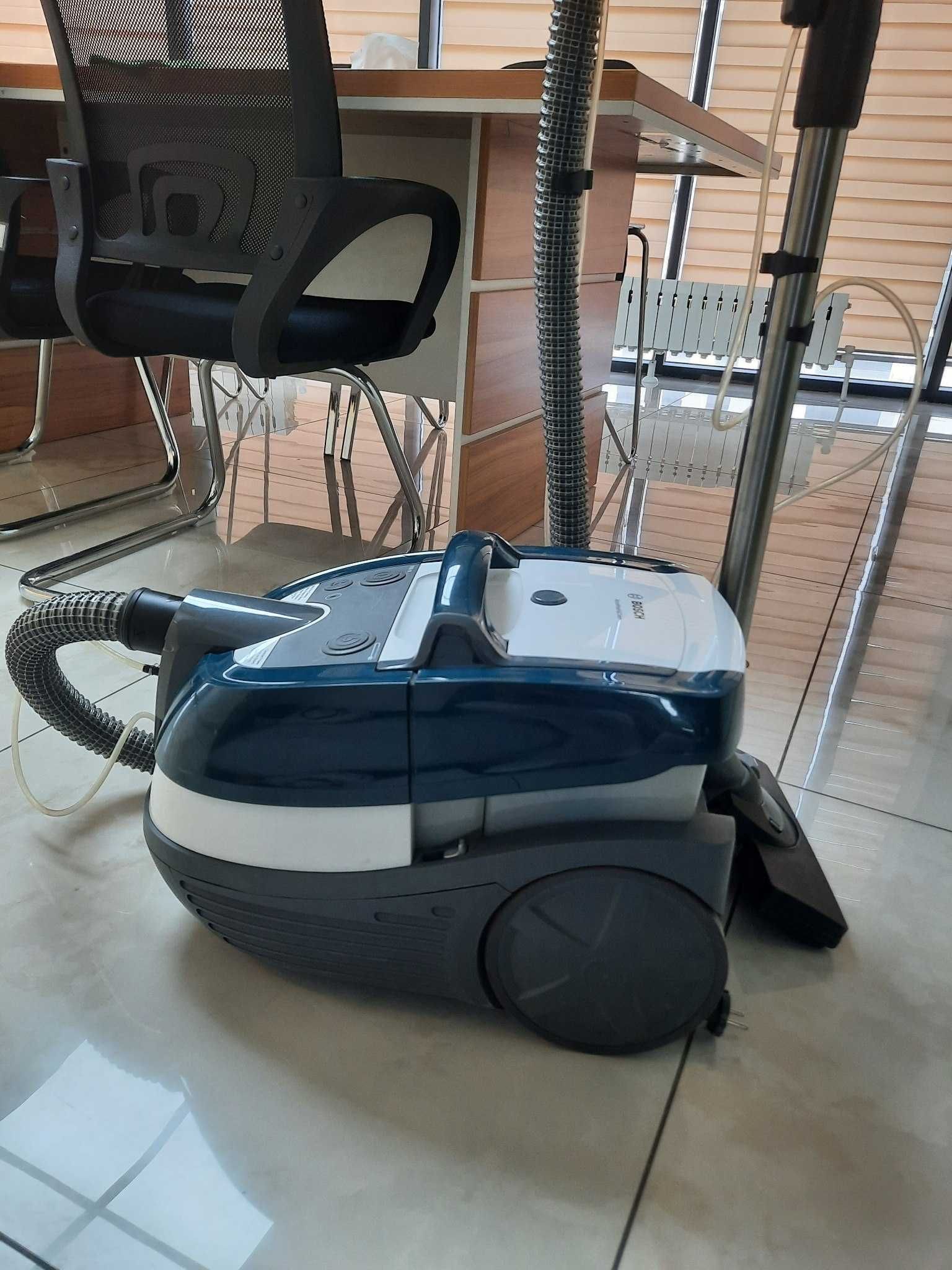 Пылесос Bosch AquaWash&Clean