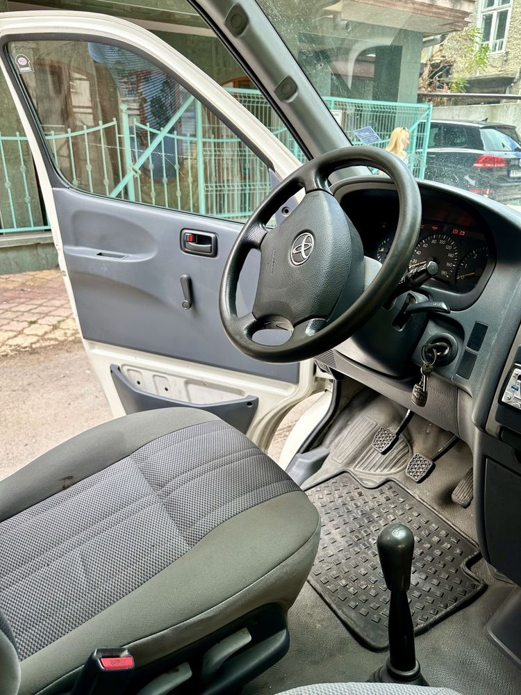 Товарен бус Toyota Hiace D4D - от първи собственик