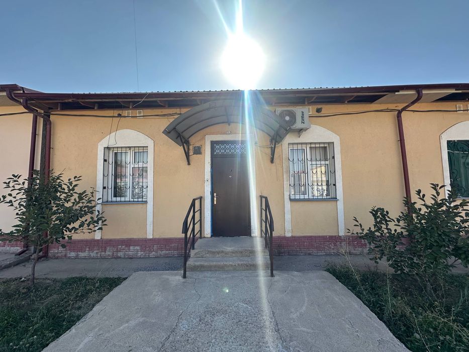 3 xonali hovli uy sotiladi katej