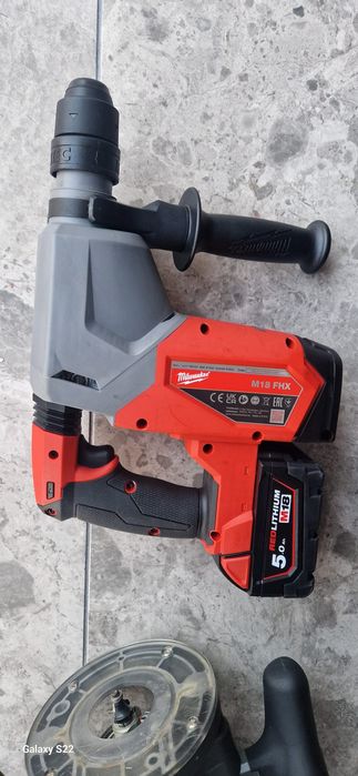 Milwaukee rotopercutor,freza pe acumulator