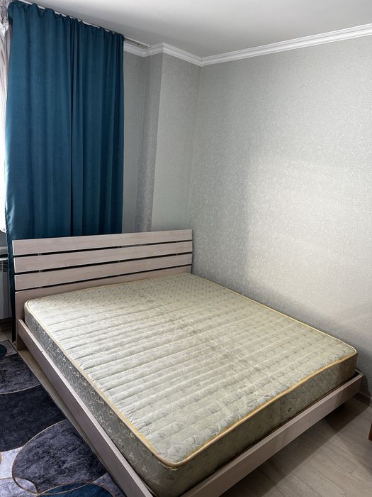 Кровать с матрасом 210×190 договорная