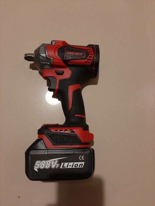 Pistolul de impact schimbat roti 1200 N.m. cu baterie