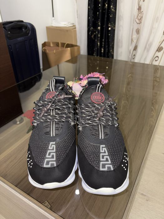 Versace chain reaction