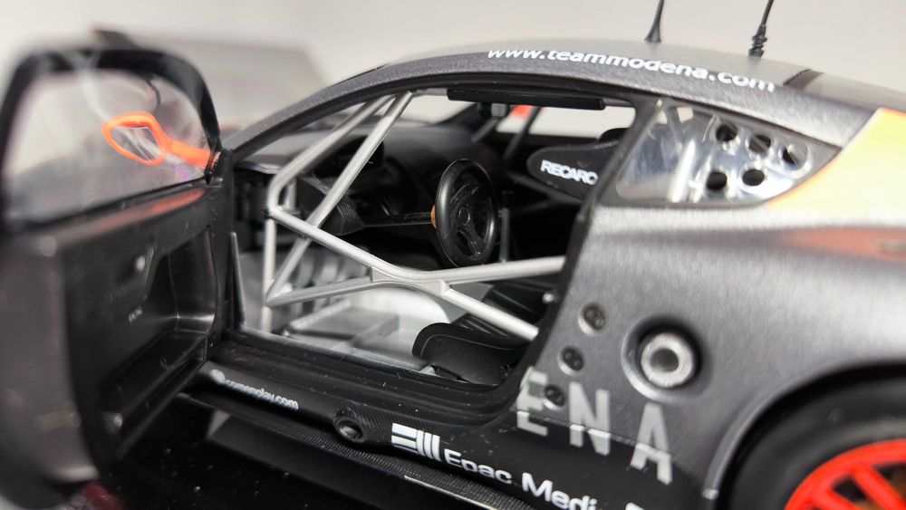 Macheta 1:18 - Aston Martin DBR9 24h Le Mans N°59 2009 – 1/18 Solido