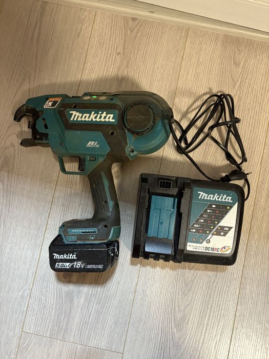 Vand pistol de legat fier Makita DTR180!!
