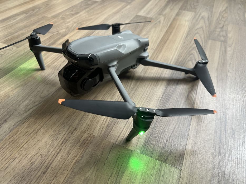 Продавам DJI Air 3S Fly More Combo