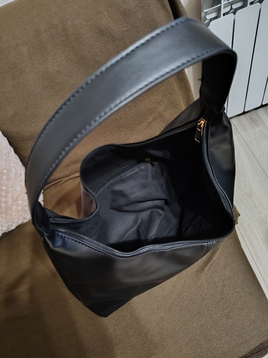 Черна дамска чанта Sinsay