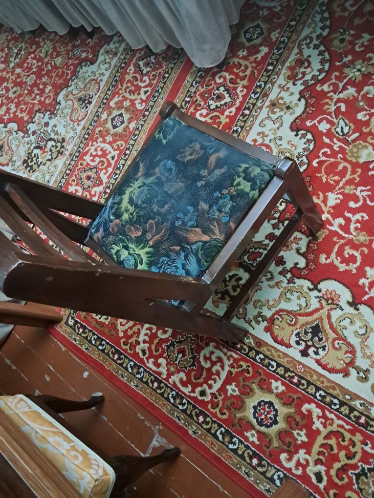 Стулья деревянные