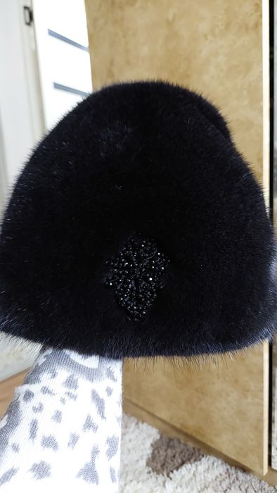 Продам норковую шапку женскую  новую
