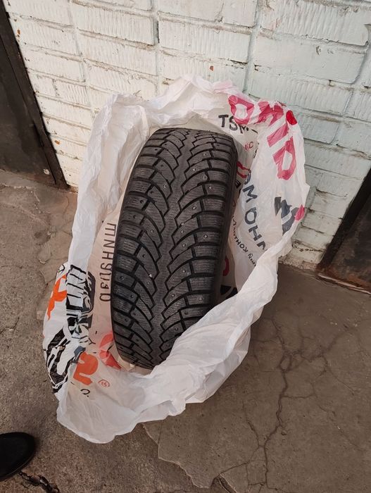 Продам 2 зимние шины. 205/60/R16