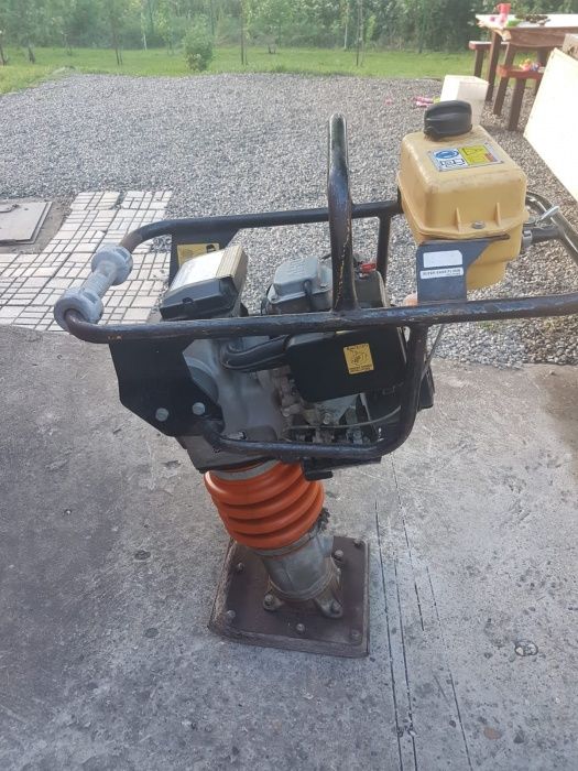 Inchiriez mai compactor (berbec), pret 200 lei/zi