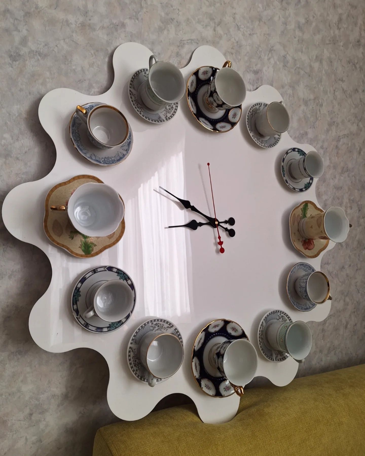 Декоративен часовник с винтидж чашки