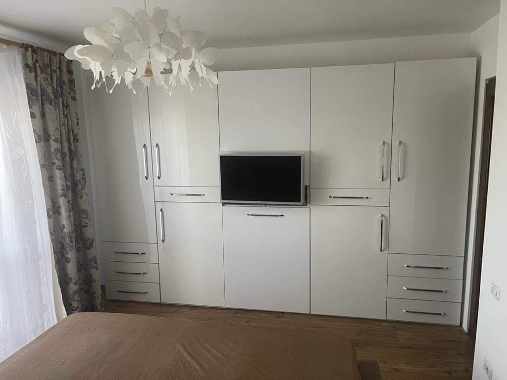 Apartament 3 camere de vânzare