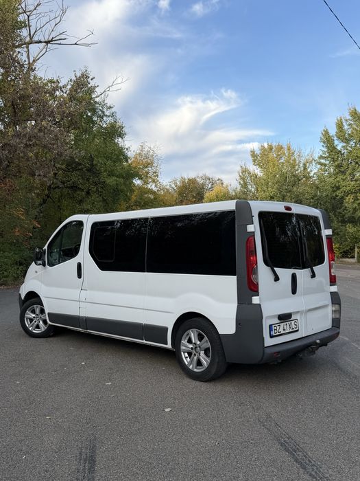 Renault Trafic 2.0 114CP 8+1 locuri