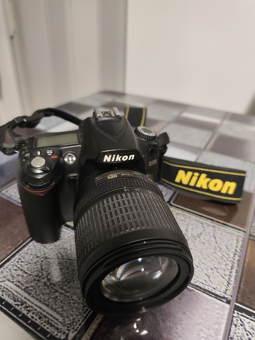 NIKON D90 + obiectiv AF-S 18-105mm
